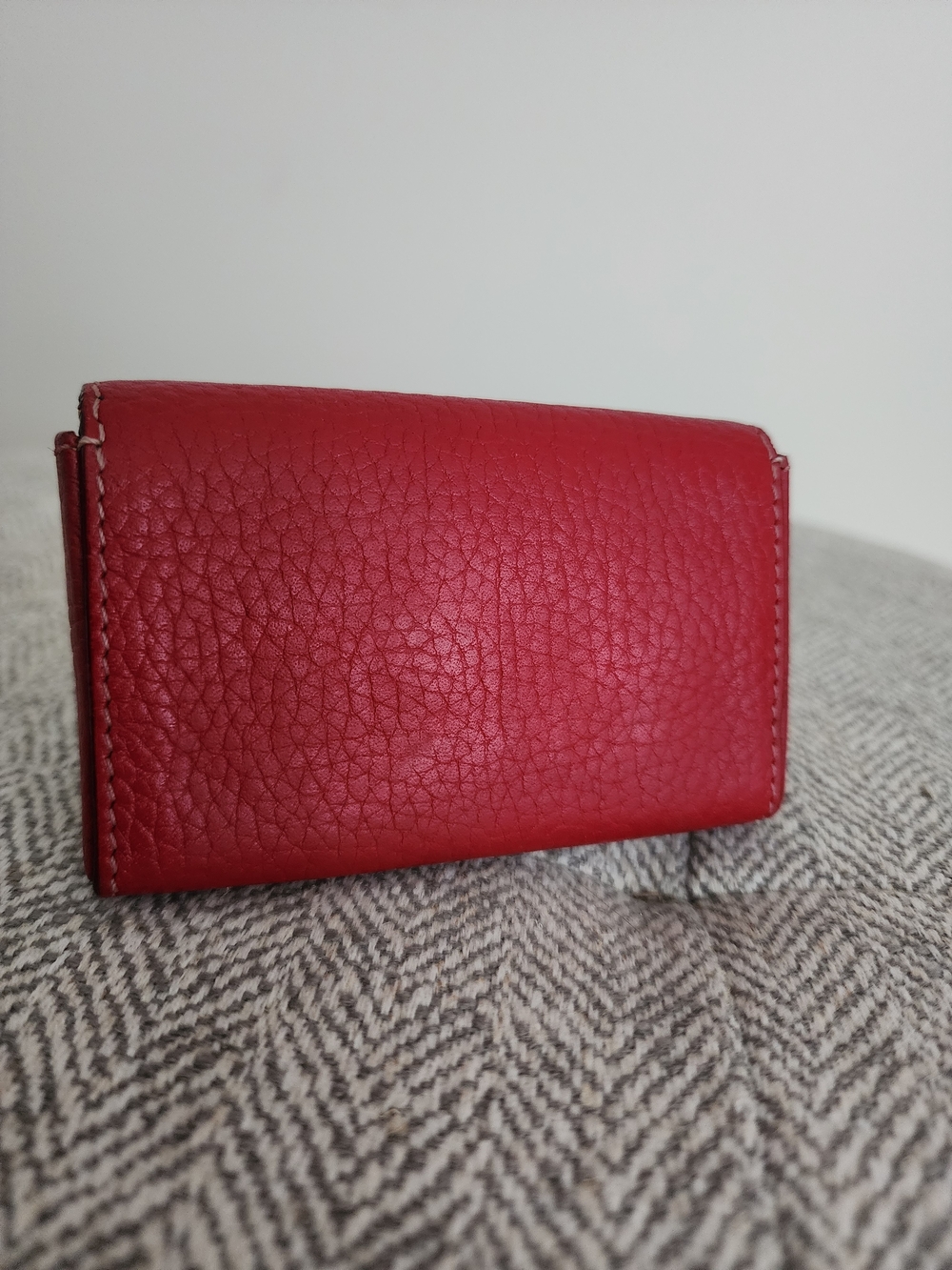 kate spade 4x2.5" Red Pebbled Leather Business Card/coin Holder. Refurbished - Picture 2 of 3